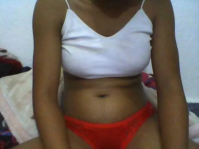 Live sex webcam photo for Reine2delice #292156535