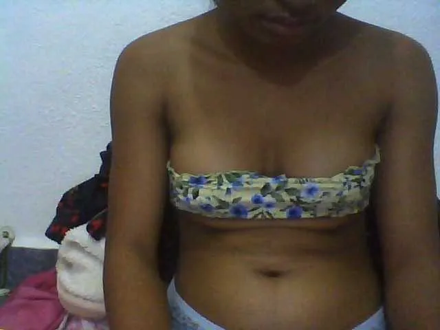 Live sex webcam photo for Reine2delice #292350858