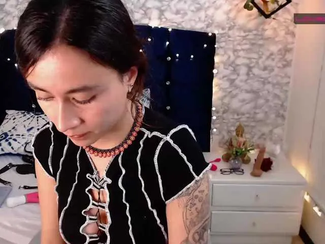 Live sex webcam photo for Reme23 #275978145