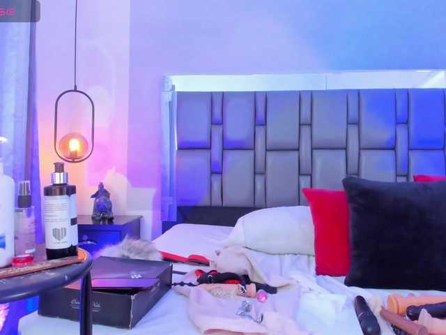 Live sex webcam photo for Renata-Saenz #291384040