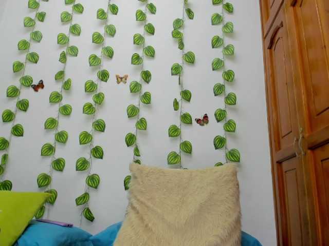 Live sex webcam photo for Renatta-sx #271893319