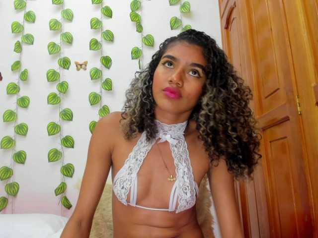 Live sex webcam photo for Renatta-sx #272092932