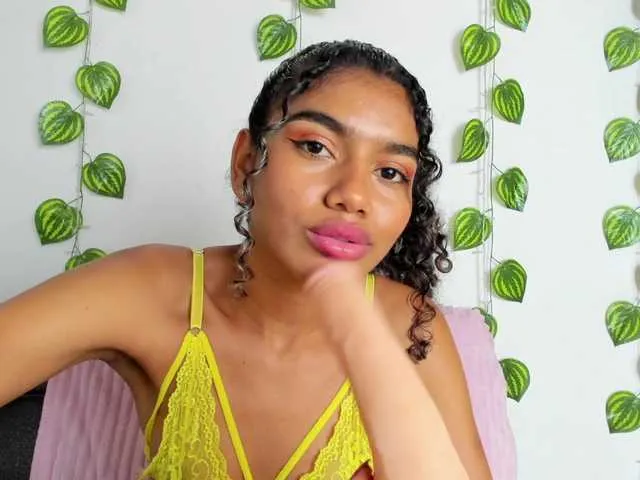 Live sex webcam photo for Renatta-sx #272999101