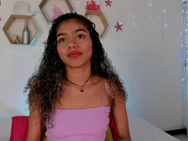 Live sex webcam photo for Renatta-sx #274209703