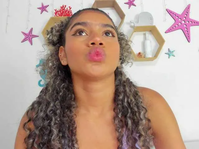 Live sex webcam photo for Renatta-sx #275573339