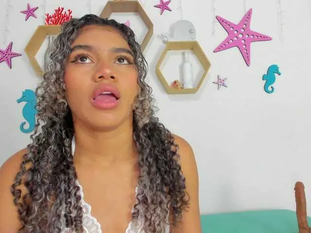 Live sex webcam photo for Renatta-sx #275589141