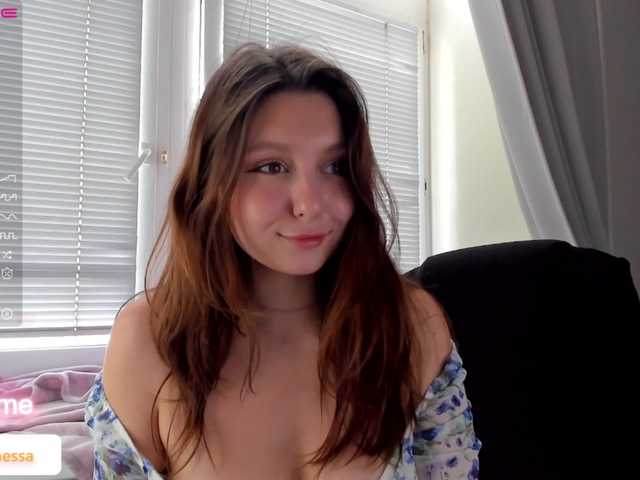 Live sex webcam photo for Renessy #275580722