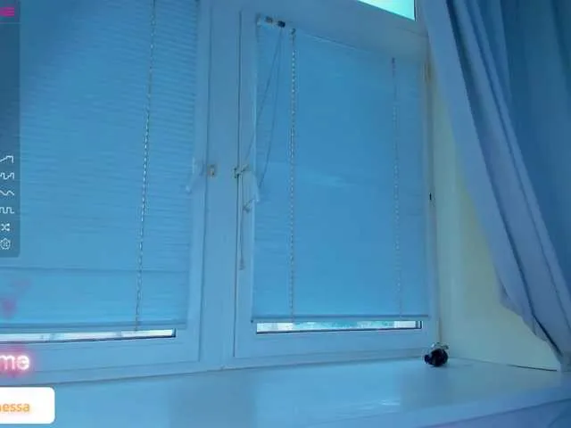 Live sex webcam photo for Renessy #275740261