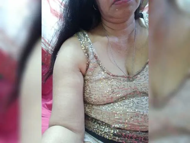 Live sex webcam photo for Rhiaa #272436702