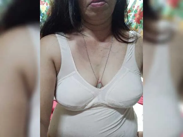 Live sex webcam photo for Rhiaa #273422349