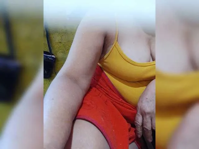 Live sex webcam photo for Rhiaa #276408657