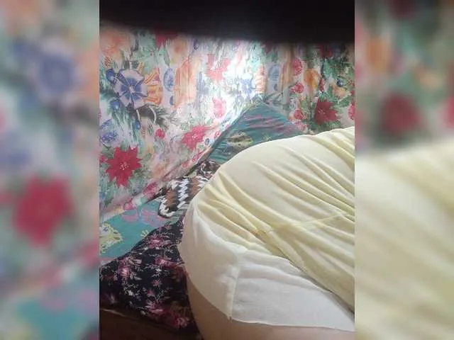 Live sex webcam photo for Rhiaa #276609902
