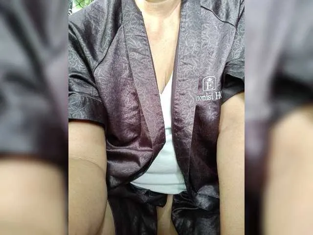 Live sex webcam photo for Rhiaa #277183351