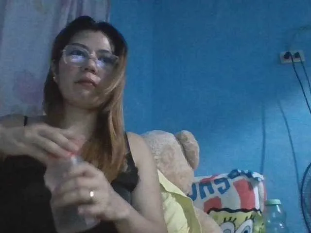 Live sex webcam photo for Rhyza #275607598