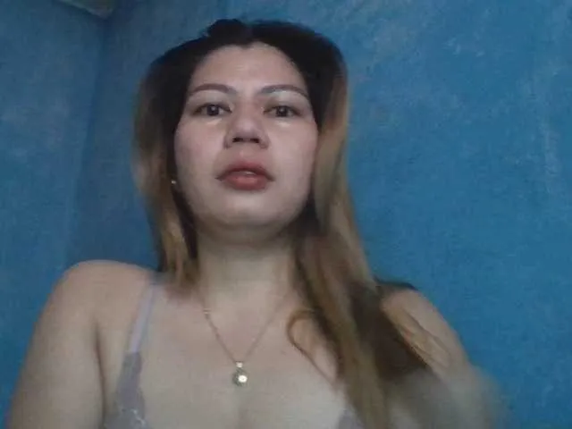 Live sex webcam photo for Rhyza #275609800