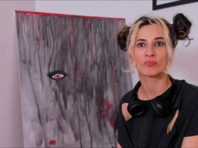 Live sex webcam photo for RiaYates #288084366