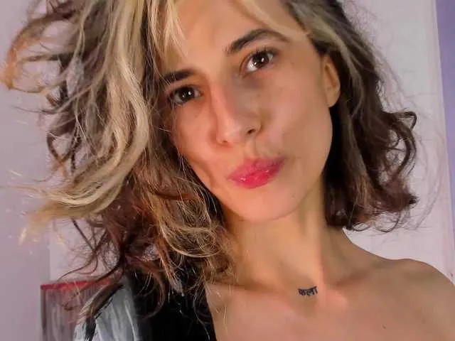 Live sex webcam photo for RiaYates #288084369