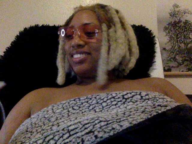 Live sex webcam photo for RichGoddess #277201042