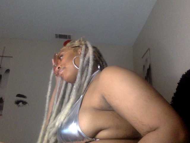 Live sex webcam photo for RichGoddess #277269996