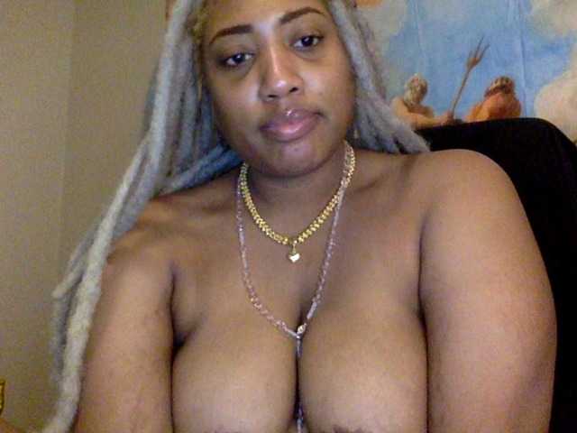 Live sex webcam photo for RichGoddess #277298242