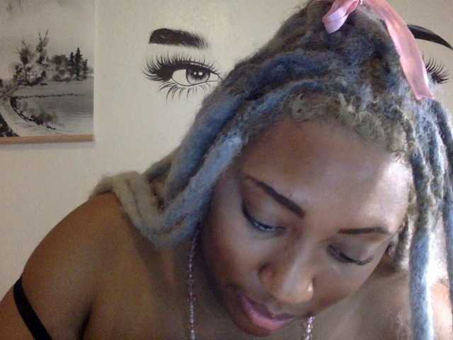 Live sex webcam photo for RichGoddess #277322657