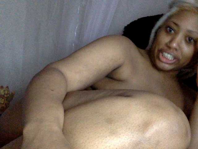 Live sex webcam photo for RichGoddess #277414922