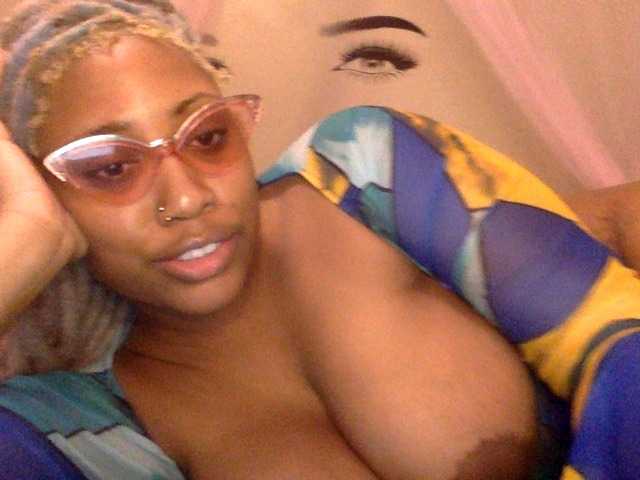 Live sex webcam photo for RichGoddess #277427813