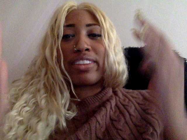 Live sex webcam photo for RichGoddess #277444360