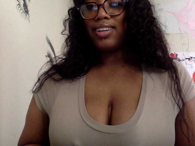 Live sex webcam photo for RichGoddess #277471490