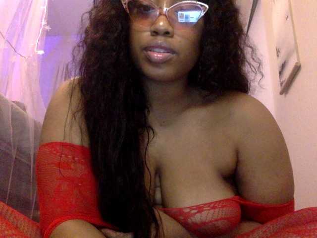 Live sex webcam photo for RichGoddess #277473476