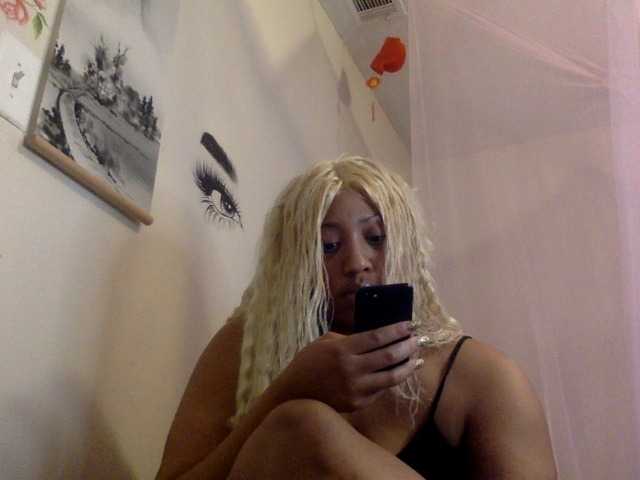 Live sex webcam photo for RichGoddess #277480480