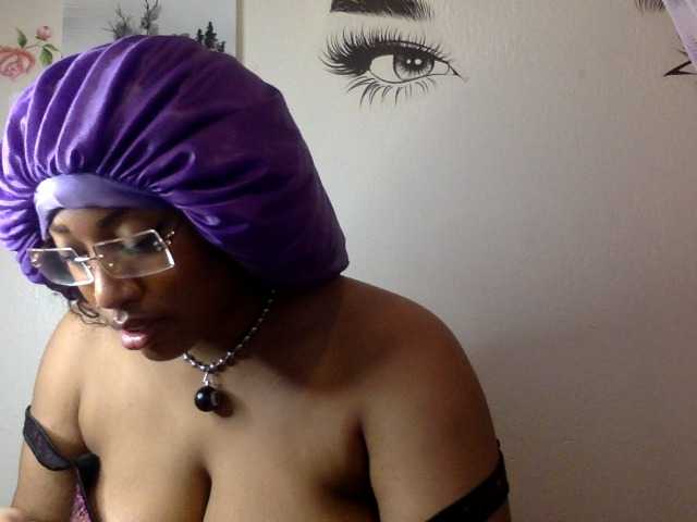 Live sex webcam photo for RichGoddess #277516177