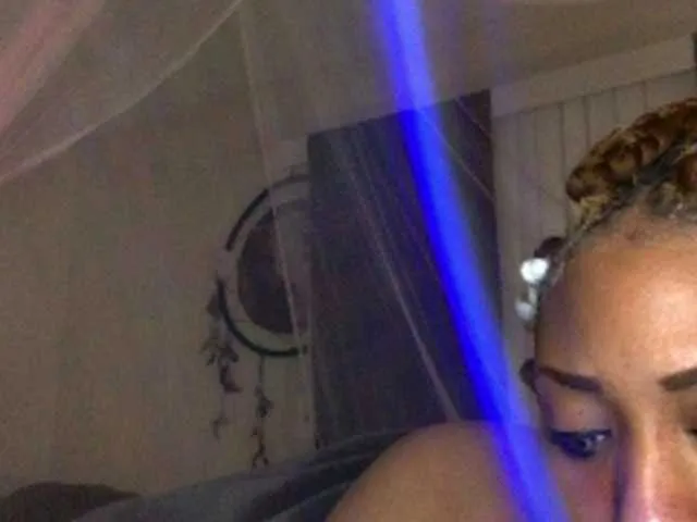 Live sex webcam photo for RichGoddess #277612192