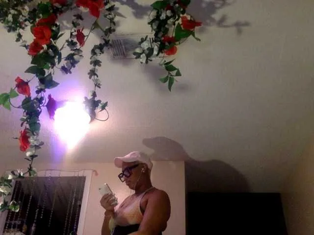 Live sex webcam photo for RichGoddess #277747902