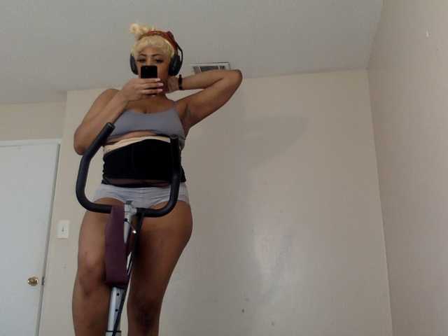 Live sex webcam photo for RichGoddess #285827947