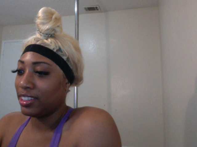 Live sex webcam photo for RichGoddess #286361392