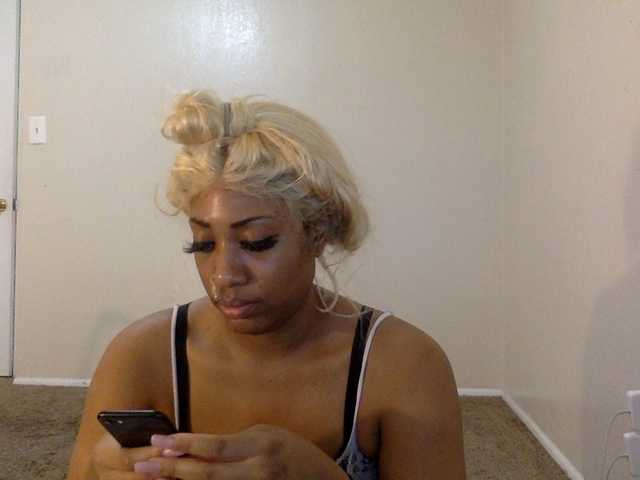 Live sex webcam photo for RichGoddess #287375862