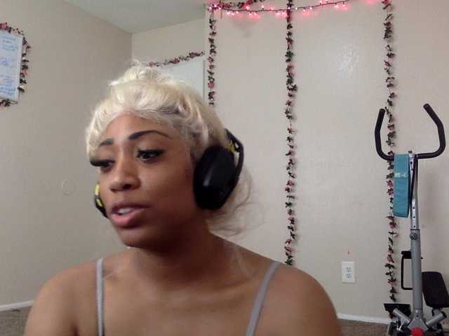 Live sex webcam photo for RichGoddess #288228193