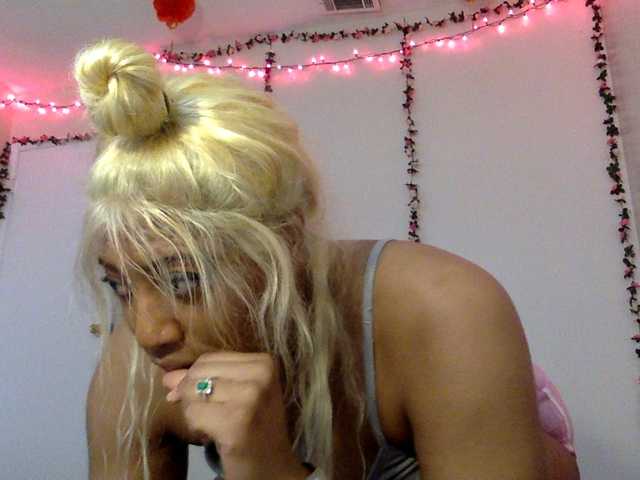 Live sex webcam photo for RichGoddess #288793499