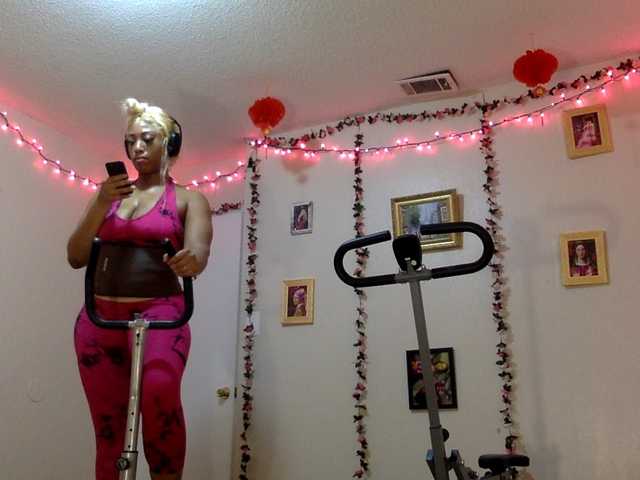 Live sex webcam photo for RichGoddess #288969097