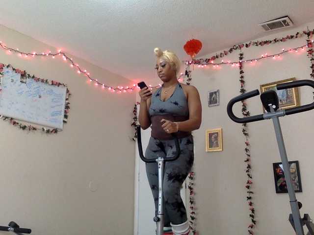 Live sex webcam photo for RichGoddess #289134156