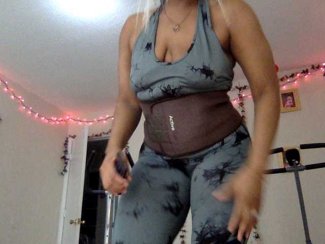 Live sex webcam photo for RichGoddess #289327777