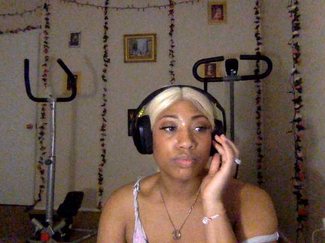 Live sex webcam photo for RichGoddess #289422190