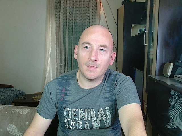 Live sex webcam photo for Richy87111 #277171787