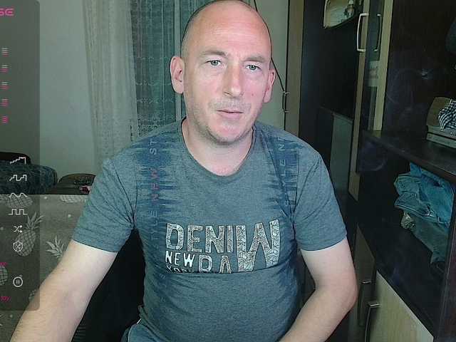 Live sex webcam photo for Richy87111 #277919379