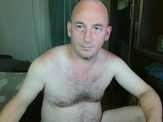 Live sex webcam photo for Richy87111 #278055576