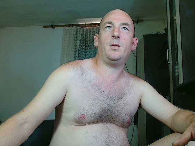 Live sex webcam photo for Richy87111 #289319657