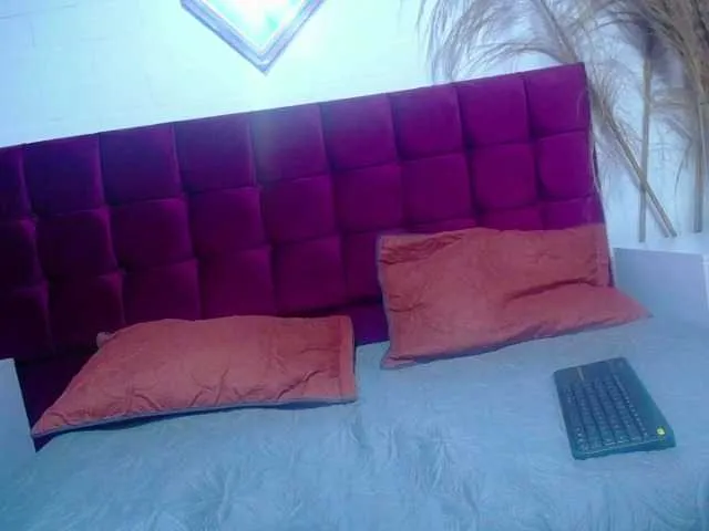 Live sex webcam photo for Rihanamoon #273551194