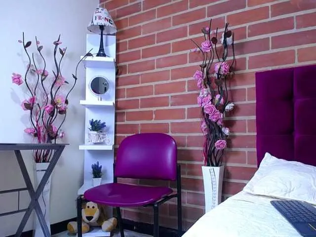 Live sex webcam photo for Rihanamoon #274384639