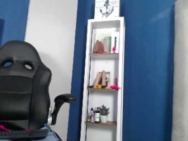 Live sex webcam photo for Rihanamoon #275583359